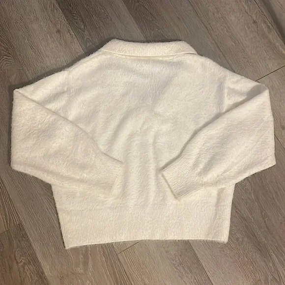 H&M Collared Fuzzy Sweater - Picture 5 of 6